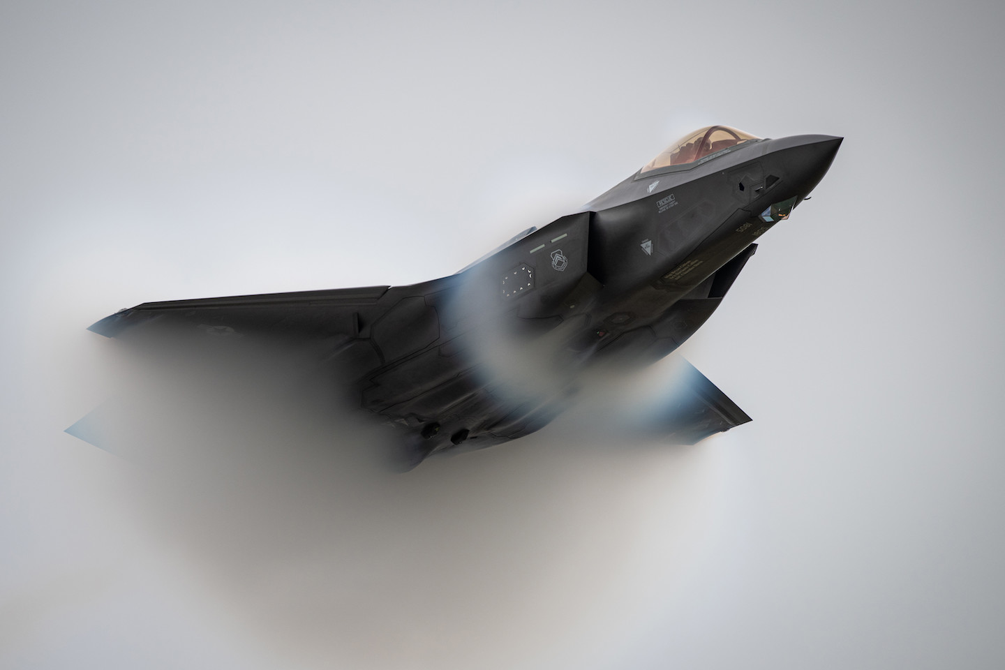 F-35 Demo Team flies over Oregon International Airshow